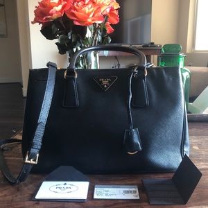 Prada Shopping Bag - Saffiano Lux